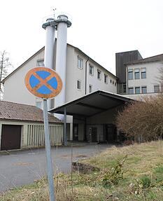 Das Krankenhaus ist geschlossen. Es wird zum Pflegeheim.
Fotos: Simon Gajer Das Krankenhaus ist geschlossen. Es wird zum Pflegeheim.
Fotos: Simon Gajer