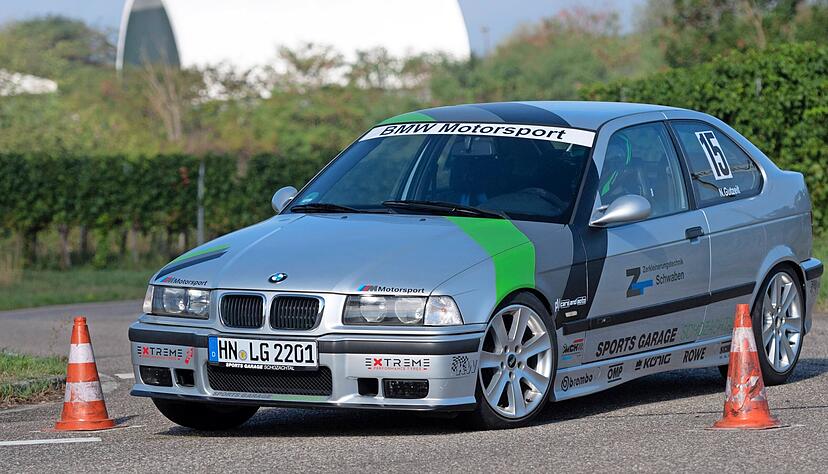 Nico Gutzeit (MC Heilbronn) meistert den 1000 Meter langen Pylonen-Parcours in Klasse 3 der Gruppe G am schnellsten. Bereits vor dem offiziellen Ergebnis-Aushang hat der Ilsfelder, der einen BMW E36 318ti steuert, "ein gutes Gefühl".