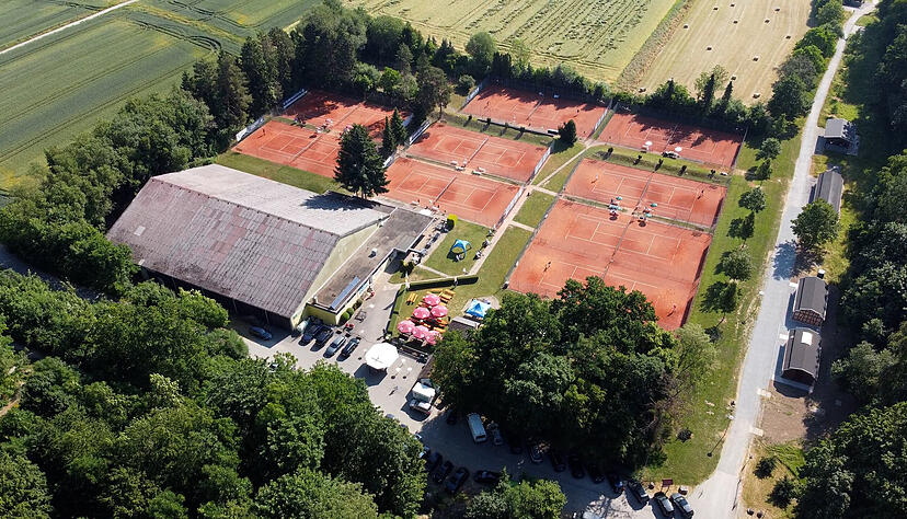 Woher bekommt man draußen im Grünen schnelles Internet? Vom Nachbarn. Der klassische Anschluss ans Glasfasernetz hätte bis zu 60 000 Euro gekostet. Woher bekommt man draußen im Grünen schnelles Internet? Vom Nachbarn. Der klassische Anschluss ans Glasfasernetz hätte bis zu 60 000 Euro gekostet.