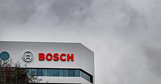 Der Technologiekonzern Bosch will in Deutschland rund 13.000 Stellen streichen. Der Technologiekonzern Bosch will in Deutschland rund 13.000 Stellen streichen.