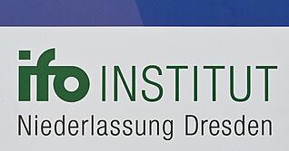 Laut einer Befragung des Dresdner Ifo Institutes bewerten ostdeutschen Unternehmen die Wirtschaftspolitik der Bundesregierung besonders kritisch (Symbolbild).