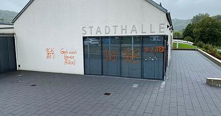 Unbekannte haben in Möckmühl mit  diversen Farbschmierereien einen  Sachschaden in Höhe von mehreren Tausend Euro hinterlassen. Foto: Privat