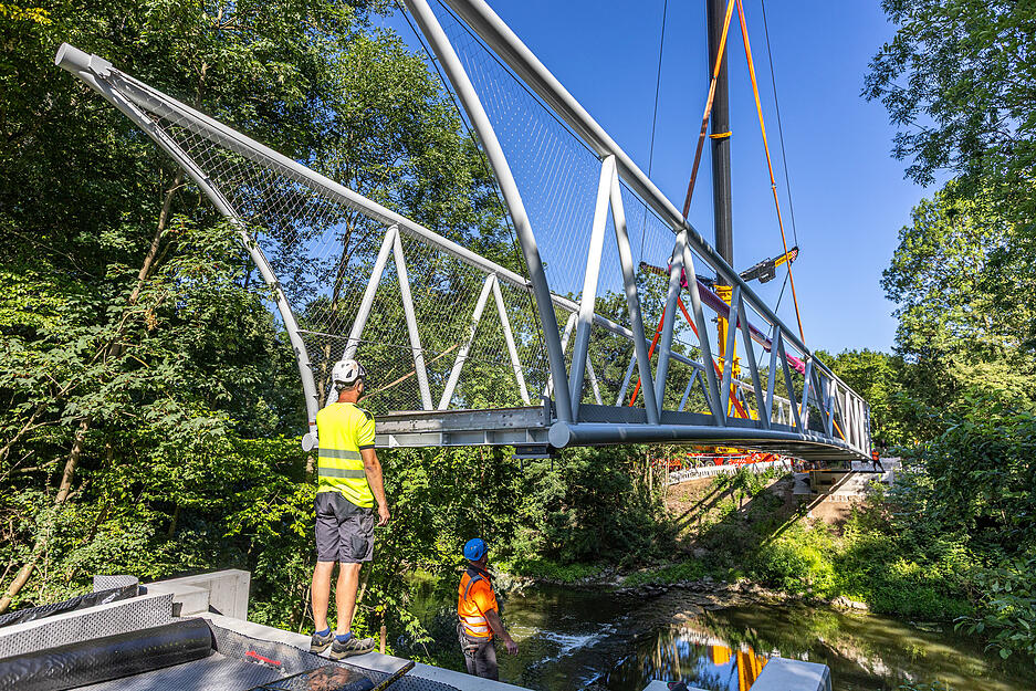 Ab Ende Juli wird der 40 Meter lange und 3,5 Meter breite Kochersteg dann für Fußgänger und Radfahrer wieder frei sein und den Stadtteil Kochendorf mit der Bad Friedrichshaller Innenstadt verbinden.