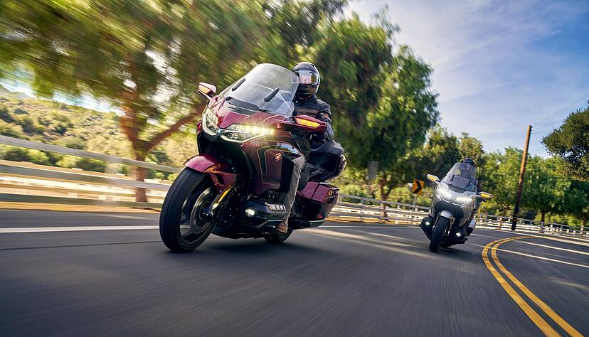Ein Tourenmotorrad, das Geschichte schreibt: Seit 50 Jahren setzt die Gold Wing Maßstäbe. Ein Tourenmotorrad, das Geschichte schreibt: Seit 50 Jahren setzt die Gold Wing Maßstäbe.