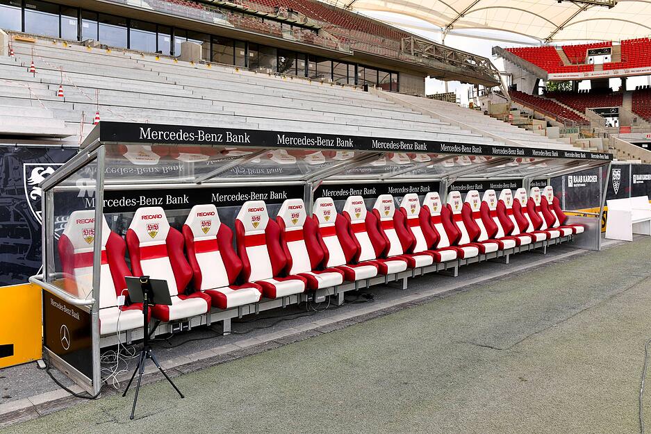 Die Haupttribüne der MHP Arena, wie das Stadion des VfB Stuttgart seit 2023 heißt, wird renoviert.