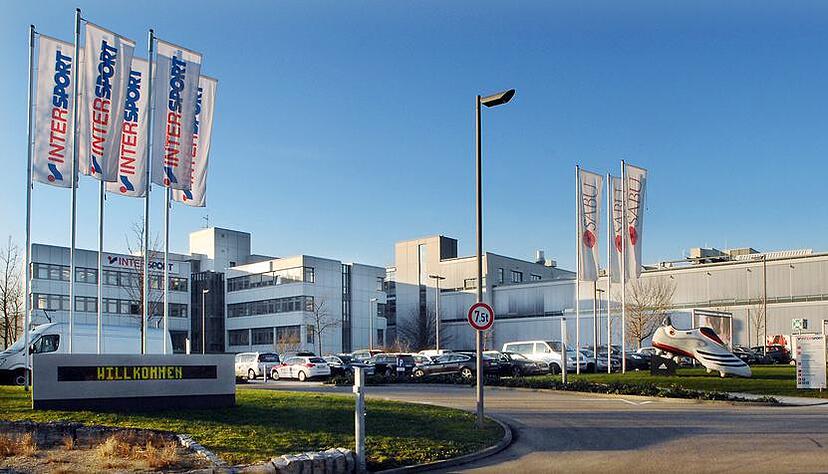 Zusammengestellt von Archiv und Dokumentation der Heilbronner Stimme - 

Intersport Deutschland hat 2004 mit dem Bau des Redblue sein zentrales  Orderzenrum in den B&ouml;llinger H&ouml;fen im Heilbronner Stadtteil Neckargartach gebaut. Es ist gleichzeitig das gr&ouml;&szlig;te Veranstaltungscenter der Region. 20 Millionen Euro hat das Unternehmen investiert.