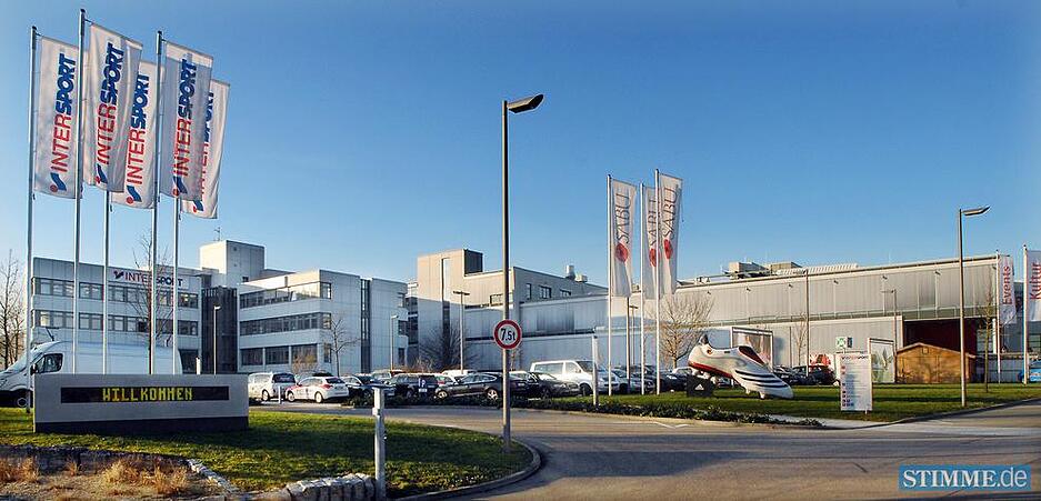 Zusammengestellt von Archiv und Dokumentation der Heilbronner Stimme - 

Intersport Deutschland hat 2004 mit dem Bau des Redblue sein zentrales  Orderzenrum in den B&ouml;llinger H&ouml;fen im Heilbronner Stadtteil Neckargartach gebaut. Es ist gleichzeitig das gr&ouml;&szlig;te Veranstaltungscenter der Region. 20 Millionen Euro hat das Unternehmen investiert.