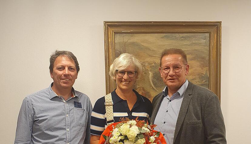 Am 17. April 2024 trat Eberhard Birk als gew&auml;hlter B&uuml;rgermeister f&uuml;r L&ouml;wenstein sein Amt an &ndash; zwei Jahre sp&auml;ter wird er in den Ruhestand verabschiedet. Von links: B&uuml;rgermeisterstellvertreter Harald Koppenh&ouml;fer, Ann-Kathrin Birk, Eberhard Birk.
Foto: M&ouml;llers