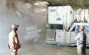 Pro Schicht arbeiten rund 40 Mitarbeiter im gesamten Bergwerk. Gerade einmal vier Bergleute sind n&ouml;tig, um den Continuous Miner zu bedienen.Foto: Archiv/ Kugler