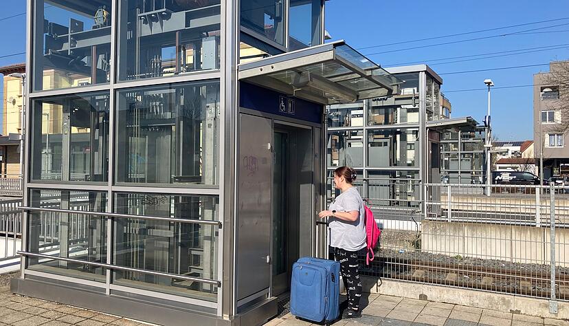 Die drei Aufz&uuml;ge am Bahnhof sind in die Jahre gekommen. F&uuml;r zwei von ihnen ist die Stadt zust&auml;ndig.
Foto: Adrian Hoffmann