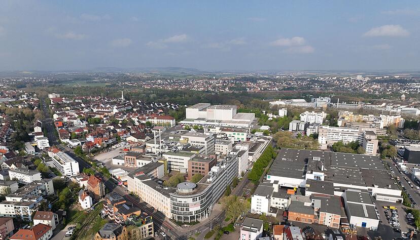 Wie die Befragten die wirtschaftliche Lage in Heilbronn&nbsp;und in einem Jahr einsch&auml;tzen, steht in deutlichem Kontrast zur Wahrnehmung der eigenen wirtschaftlichen Lage.
