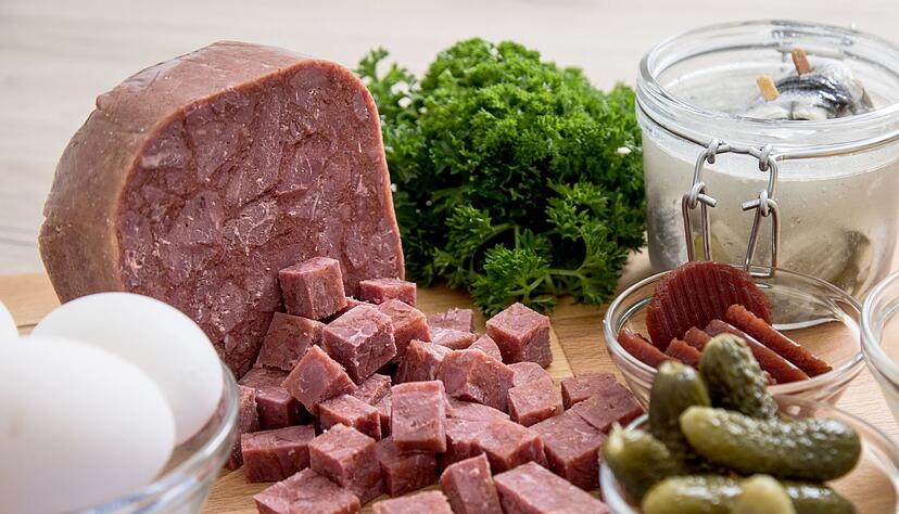 F&uuml;r Labskaus wird traditionell Corned Beef verwendet. Corned Beef darf sich ein Produkt nur nennen, wenn es mindestens 18 Prozent hochwertiges Fleisch enth&auml;lt.