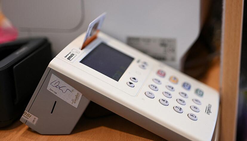 Mit dem Einstecken der Versichertenkarte wird ein Zugriffsrecht auf die E-Akte gegeben. (Archivbild) Mit dem Einstecken der Versichertenkarte wird ein Zugriffsrecht auf die E-Akte gegeben. (Archivbild)