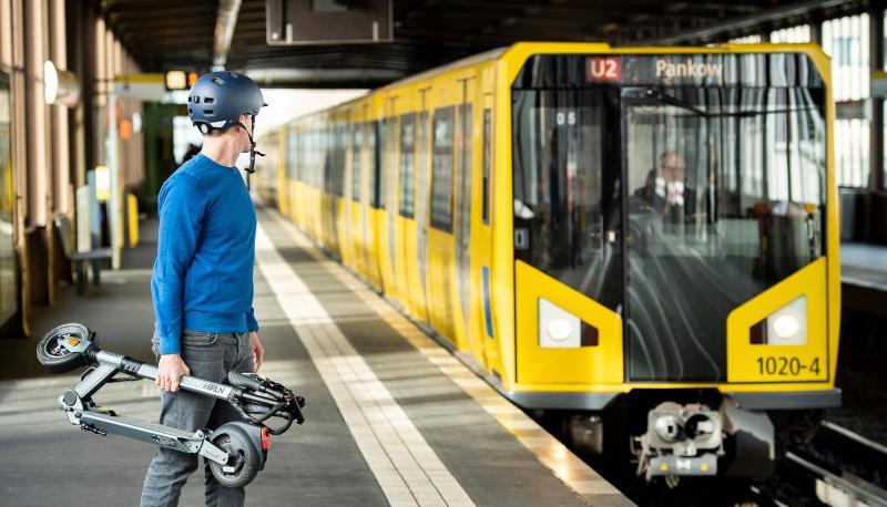 Hilfsmittel für die «letzte Meile» zwischen Wohnung, Arbeitsplatz und öffentlichen Verkehrsmitteln: Die Stiftung Warentest hat E-Tretroller zum Kaufen getestet - und viele schlechte Noten vergeben. Hilfsmittel für die «letzte Meile» zwischen Wohnung, Arbeitsplatz und öffentlichen Verkehrsmitteln: Die Stiftung Warentest hat E-Tretroller zum Kaufen getestet - und viele schlechte Noten vergeben.