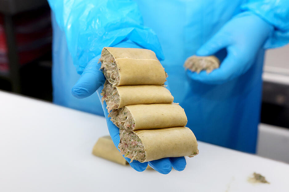 Maultaschenproduktion bei der Metzgerei Nothwang in Bad Friedrichshall