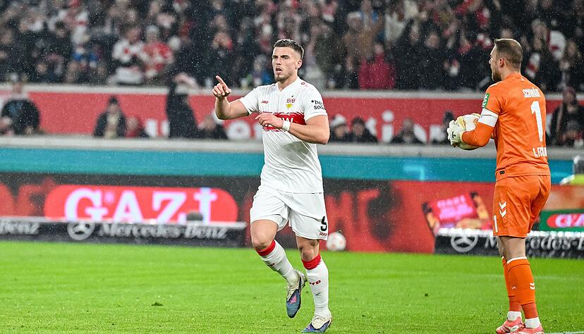 Ermedin Demirovic jubelt hier über das 1:0 gegen den 1. FC Köln. Mit dem Tor zum 2:1 wurde der Stürmer beim 3:1-Heimsieg zum Mann des Abends beim VfB Stuttgart. Ermedin Demirovic jubelt hier über das 1:0 gegen den 1. FC Köln. Mit dem Tor zum 2:1 wurde der Stürmer beim 3:1-Heimsieg zum Mann des Abends beim VfB Stuttgart.