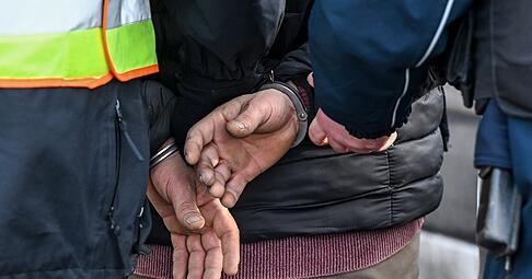 Die Polizei musste den Beteiligten nach der Schl&auml;gerei in einer Heilbronner Bar Handschellen anlegen.