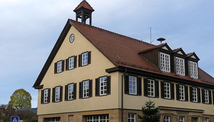 Noch bis Ende 2023 ist das Rathaus in Ellhofen der Amtssitz von Bürgermeister Wolfgang Rapp.
Foto: Karin Freudenberger Noch bis Ende 2023 ist das Rathaus in Ellhofen der Amtssitz von Bürgermeister Wolfgang Rapp.
Foto: Karin Freudenberger