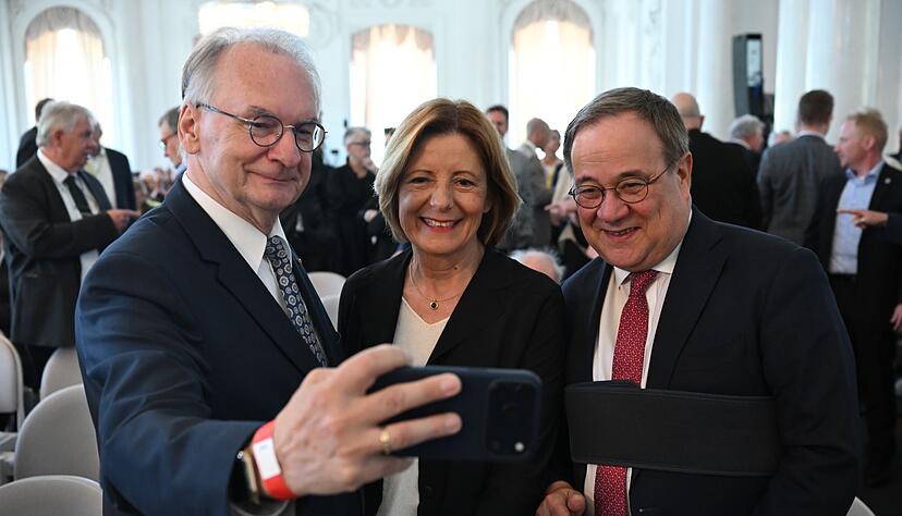 Weggef&auml;hrten aus vielen Jahren politischer Arbeit kamen ins Neue Schloss.