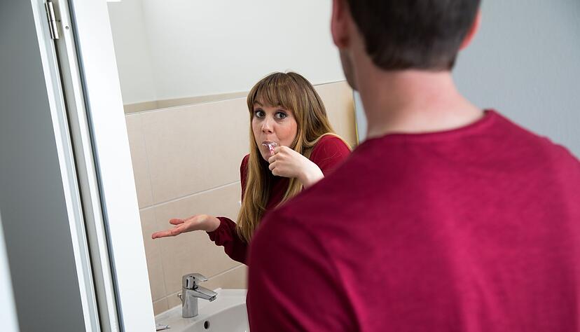 Scharf geputzt statt s&uuml;&szlig; genascht: Z&auml;hneputzen &laquo;verleidet&raquo; den Appetit auf Schoki & Co.