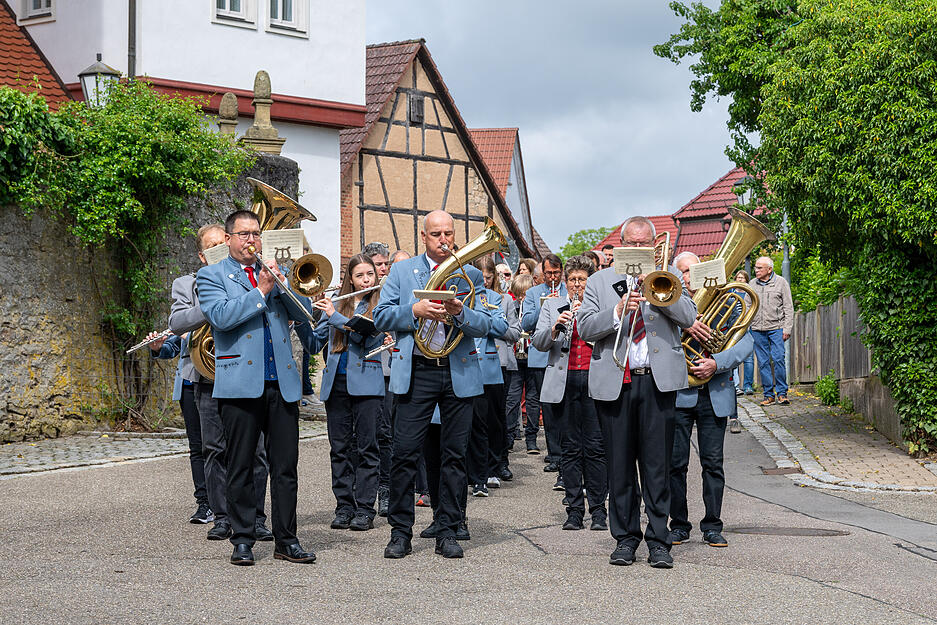 Nach den sternenf&ouml;rmigen Bittprozessionen mit Gl&auml;ubigen aus der Seelsorgeeinheit Bad Friedrichshall/Offenau und drei Blaskapellen gab es Wallwecken inklusive Knackwurst.