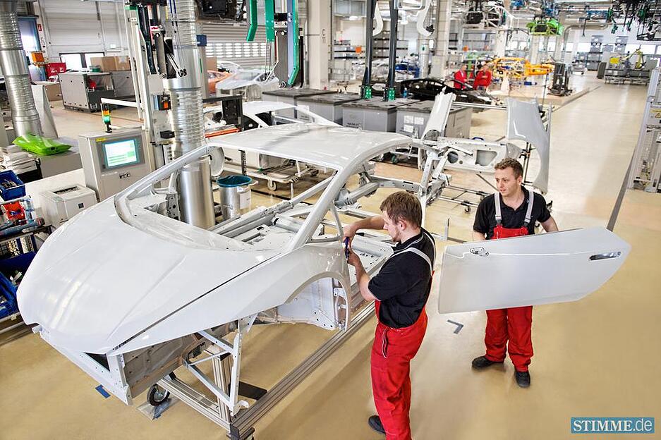 Audi AG in Heilbronn am 10.06.2014: Karosseriefertigung f&uuml;r Lamborghini.