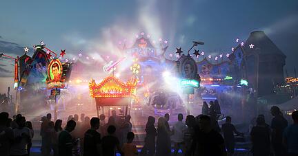 Remmidemmi auf der Heilbronner Theresienwiese. Rund 100 Schausteller waren diesmal beim Volksfest dabei. Am Abend waren viele Besucher da. Doch vor allem in den Nachmittagsstunden blieben sie hitzebedingt aus.
Foto: Andreas Veigel