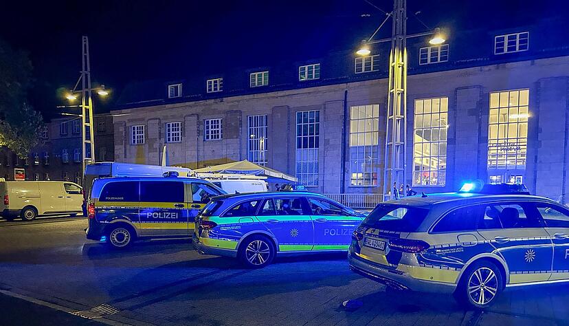 Am Hauptbahnhof in Karlsruhe ist ein Mann am vergangenen Freitag schwer verletzt worden.