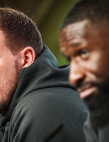 Julian Nagelsmann (l.) sch&auml;tzt das Engagement von Antonio R&uuml;diger f&uuml;r die Nationalmannschaft. (Archivbild)