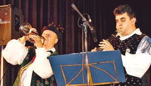 Gute Laune, die ansteckend wirkt: Kretscheks Oberkrainer Musikanten aus Slowenien boten im Kurhaus eine gro&szlig;e Bandbreite alpiner Volksmusik.Foto: Tobias Bumm