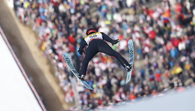 Philipp Raimund kam beim Skifliegen in Österreich nur auf Platz 16. Philipp Raimund kam beim Skifliegen in Österreich nur auf Platz 16.