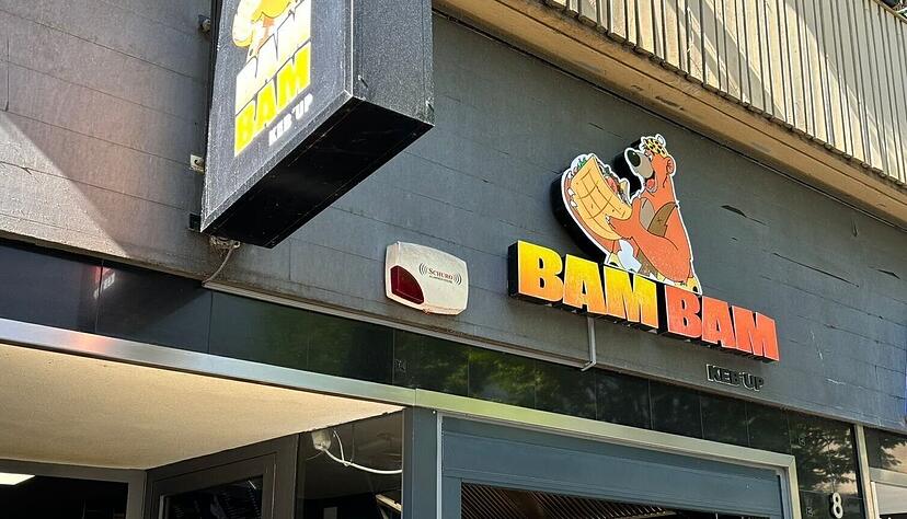 Ein Ekelvideo ist viral gegangen und sorgte in Heilbronn für Diskussionen. Im Mittelpunkt: Der Döner-Imbiss "BamBam". Der Inhaber widerspricht den Gerüchten vehement. Ein Ekelvideo ist viral gegangen und sorgte in Heilbronn für Diskussionen. Im Mittelpunkt: Der Döner-Imbiss "BamBam". Der Inhaber widerspricht den Gerüchten vehement.