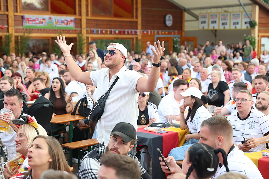 0:1 für Spanien: Verzweiflung liegt auf dem Heilbronner Volksfest in der Luft.