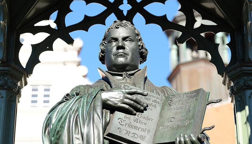 Am 31. Oktober 1517 hat Martin Luther in Wittenberg 95 reformatorische Thesen an die Pforte der Schlosskirche genagelt. Foto: dpa Am 31. Oktober 1517 hat Martin Luther in Wittenberg 95 reformatorische Thesen an die Pforte der Schlosskirche genagelt. Foto: dpa
