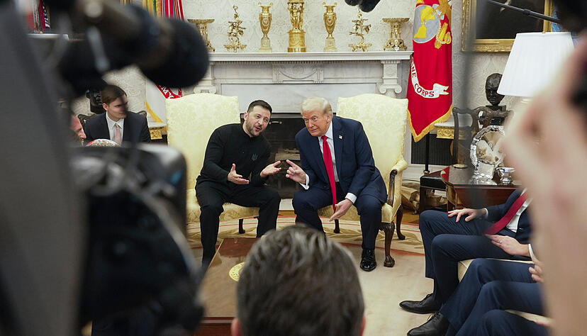 US-Präsident Donald Trump (Mitte r) trifft den ukrainischen Präsidenten Wolodymyr Selenskyj (Mitte l) im Oval Office des Weißen Hauses. US-Präsident Donald Trump (Mitte r) trifft den ukrainischen Präsidenten Wolodymyr Selenskyj (Mitte l) im Oval Office des Weißen Hauses.