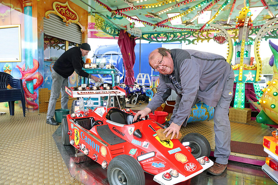 Frank Goltz und Klaus Zöllner aus Öhringen vom Kinderkarussel "1000 und 1 Nacht".