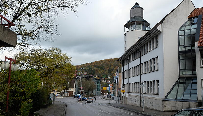 An dieser Kreuzung hätten die Stadträte künftig gern einen Kreisverkehr. Dieses Vorhaben wird von Fachleuten aus Platzgründen jedoch skeptisch beurteilt. An dieser Kreuzung hätten die Stadträte künftig gern einen Kreisverkehr. Dieses Vorhaben wird von Fachleuten aus Platzgründen jedoch skeptisch beurteilt.