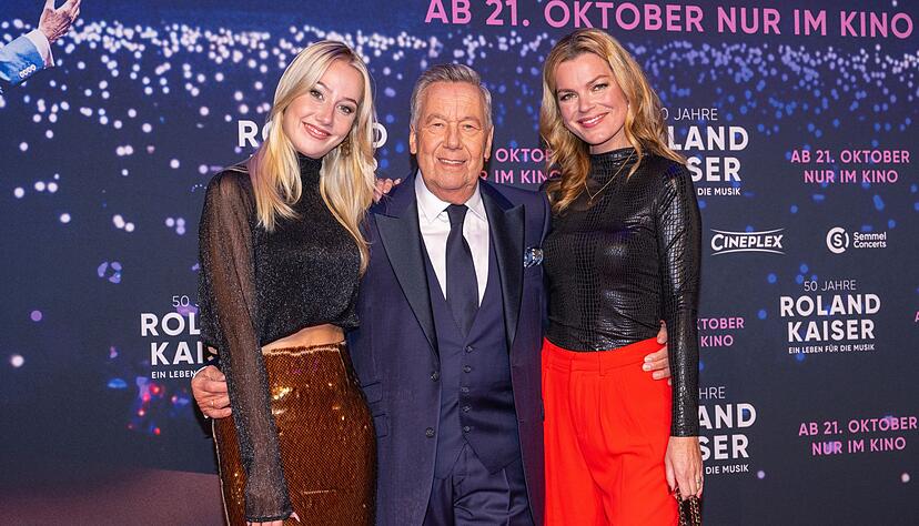 Tochter Annalena (links) unterst&uuml;tzte ihren Vater auf dem roten Teppich - ebenso wie S&auml;ngerin Saskia Leppin (rechts).