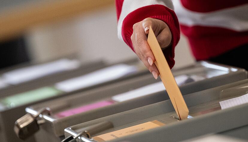 Seit 8 Uhr sind die Wahllokale in Sachsen und Thüringen geöffnet.