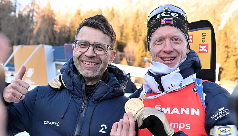 Ole Einar Björndalen (links) und Johannes Thingnes Bö bei der WM in Lenzerheide.
