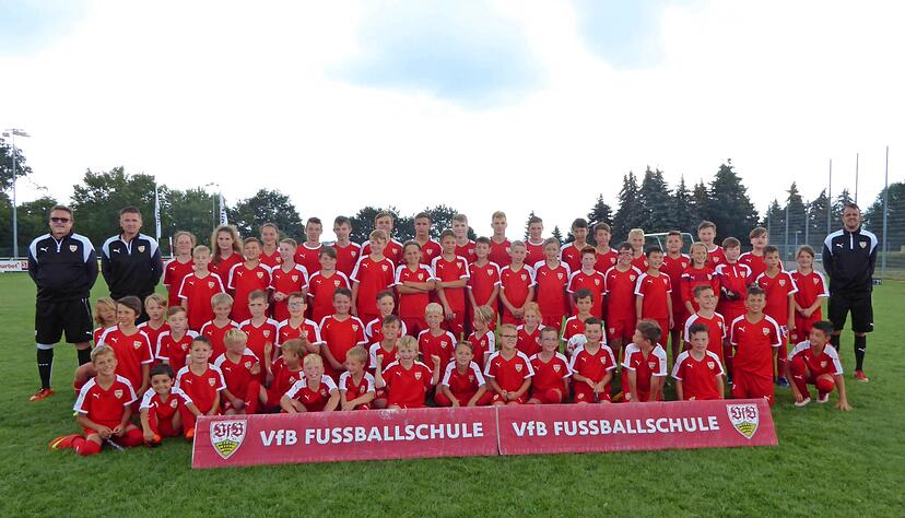 Die Nachwuchs-Kicker aus Gaisbach und Kupferzell trainierten mit der Fu&szlig;ballschule des VfB Stuttgart. 
Foto: privat