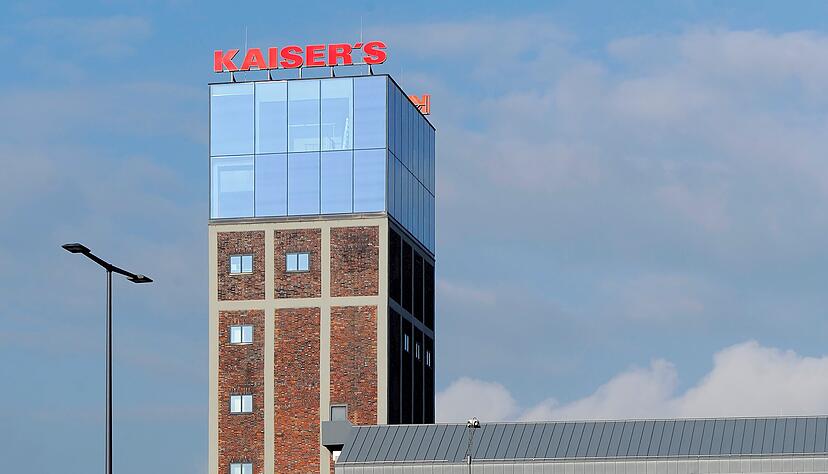 Sushi-Restaurant im 5. Stock sowie ein Club- und Loungebereich im 6. Stock: Club Kaiser Skybar in Heilbronn. Sushi-Restaurant im 5. Stock sowie ein Club- und Loungebereich im 6. Stock: Club Kaiser Skybar in Heilbronn.