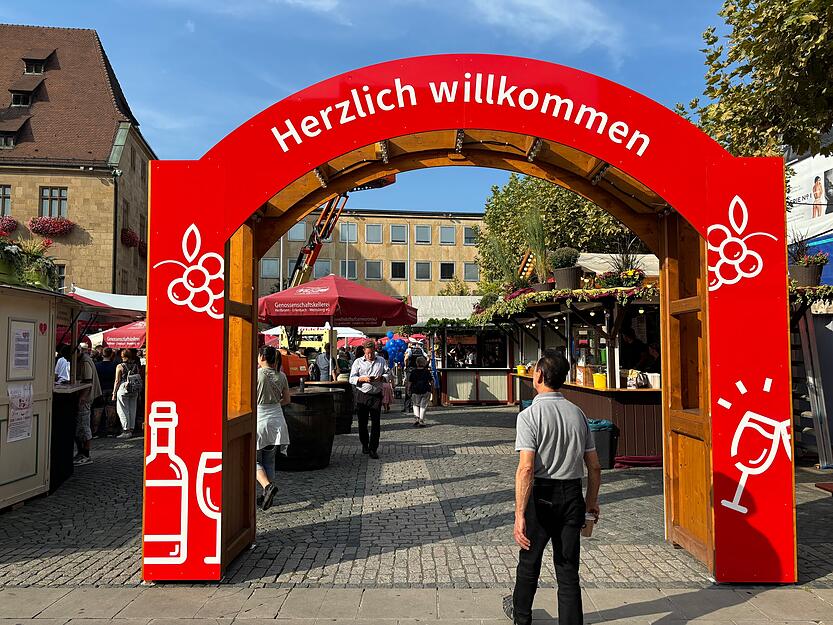 Bei gutem Wetter und Sonnenschein eröffnet am Donnerstag das Heilbronner Weindorf. Bei gutem Wetter und Sonnenschein eröffnet am Donnerstag das Heilbronner Weindorf.