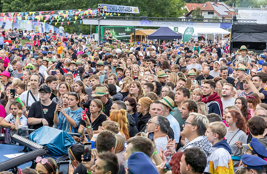 Bereits am frühen Abend herrscht beim "Dahoim Feschd" in Brackenheim gute Stimmung.