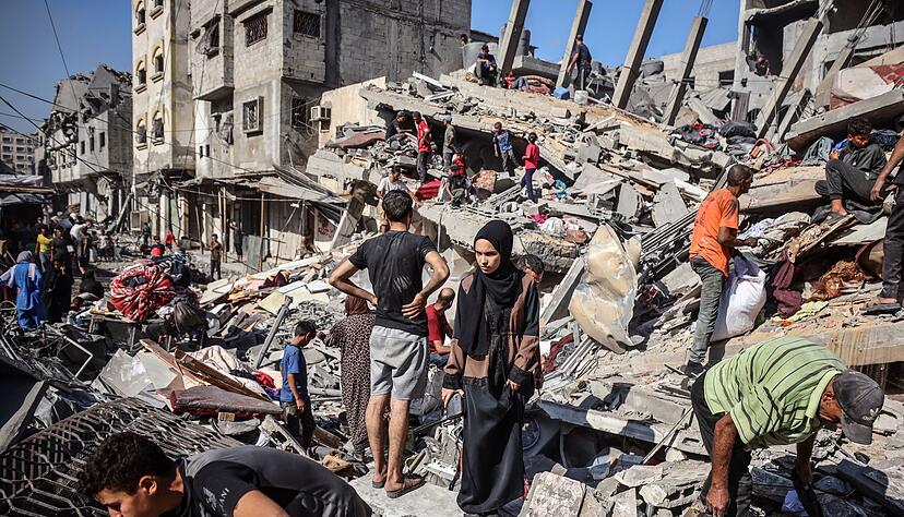 Bei israelischen Angriffen im Gazastreifen starben nach Angaben aus medizinischen Kreisen mindestens 50 Menschen.