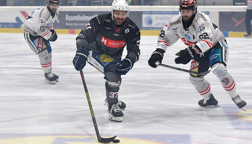 Freddy Cabana (links) geht mit kämpferischem Einsatz voran und führt die Heilbronner Falken ins Playoff-Halbfinale. Freddy Cabana (links) geht mit kämpferischem Einsatz voran und führt die Heilbronner Falken ins Playoff-Halbfinale.
