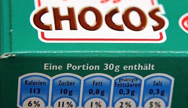 Auf einem Lebensmittelprodukt wird über die wichtigsten Inhaltsstoffe informiert. Eine bessere Kennzeichnung von Lebensmitteln wollen die EU-Verbraucherminister nun in Brüssel beschließen. Auf einem Lebensmittelprodukt wird über die wichtigsten Inhaltsstoffe informiert. Eine bessere Kennzeichnung von Lebensmitteln wollen die EU-Verbraucherminister nun in Brüssel beschließen.