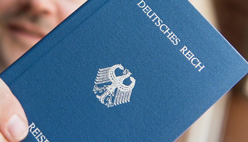 Die Gruppierung "Königreich Deutschland" will einen eigenen Staat errichten. Dafür stellen sie auch eigene Pässe aus.