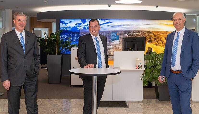 Die Vorst&auml;nde Dr. Matthias Hauk (links) und Konrad Stadler (rechts) mit Fabian Schnabel, der im Juni die Position von Stadler &uuml;bernimmt. Stadler geht in den Vorruhestand.
Foto: Mario Berger