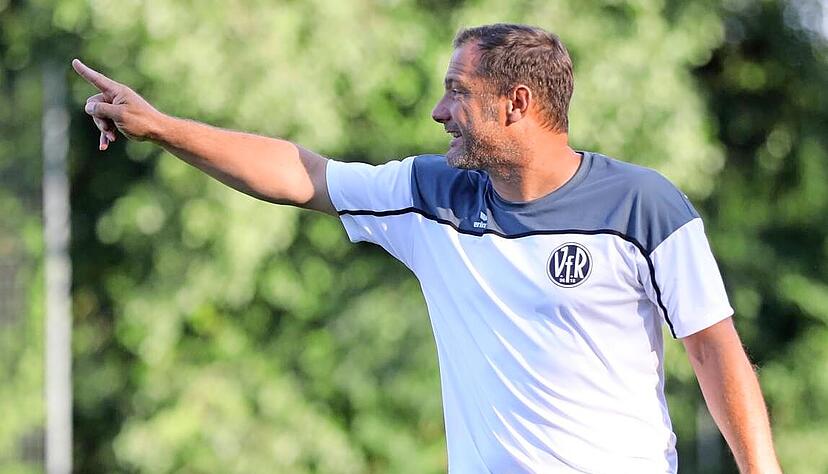 Für Trainer Markus Lang ist der VfR Heilbronn ein spannendes Projekt, auf das er Bock hat. Sein Team bezeichnet er als "hungrig und stets motiviert".
Foto: Bertok Für Trainer Markus Lang ist der VfR Heilbronn ein spannendes Projekt, auf das er Bock hat. Sein Team bezeichnet er als "hungrig und stets motiviert".
Foto: Bertok